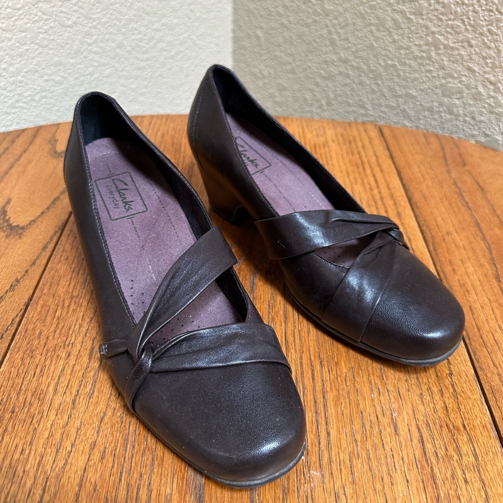 Clark’s brown heeled pumps